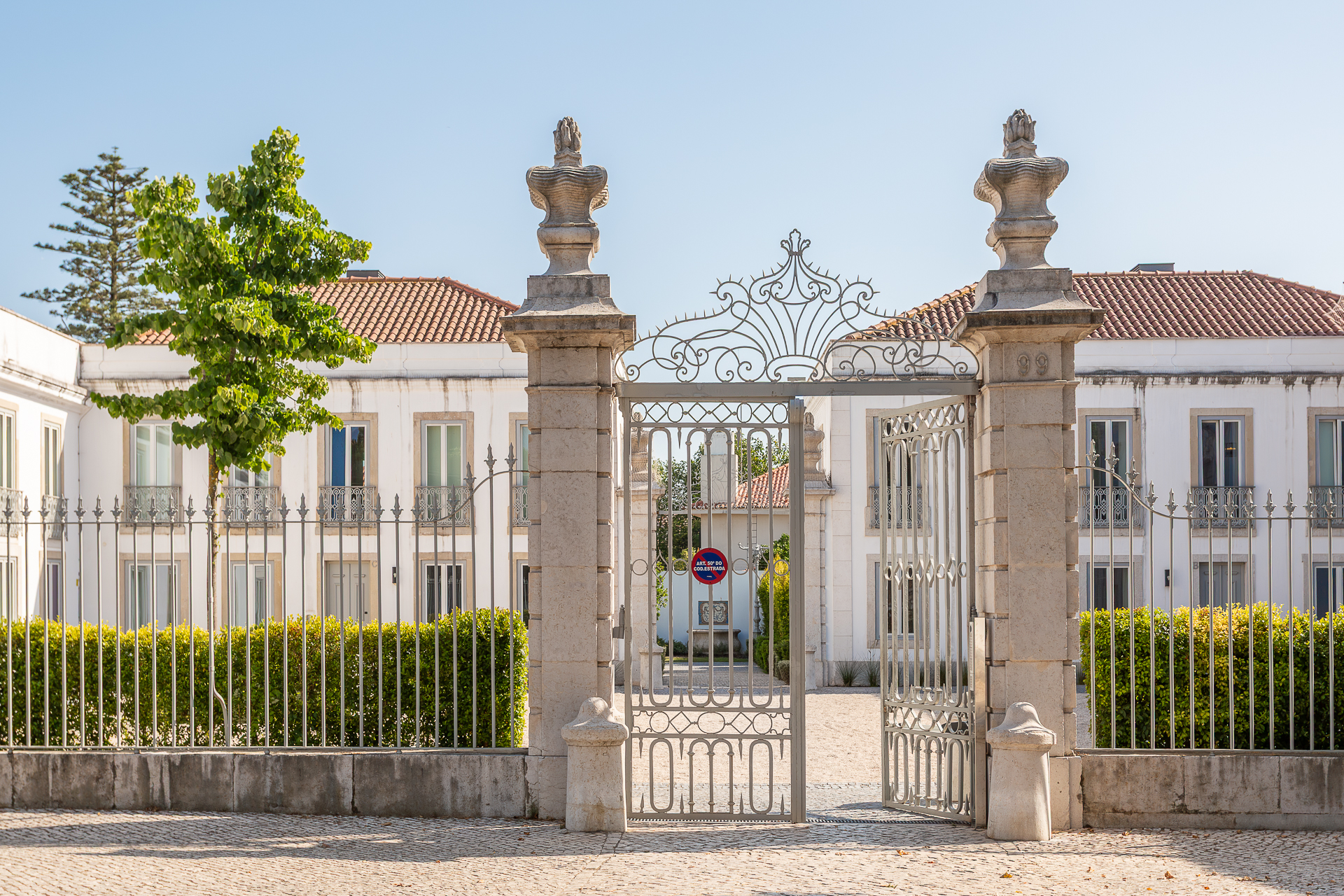 Restelo | Apartamento T3+1 com Jardim Privativo num Palácio do Séc. XVIII