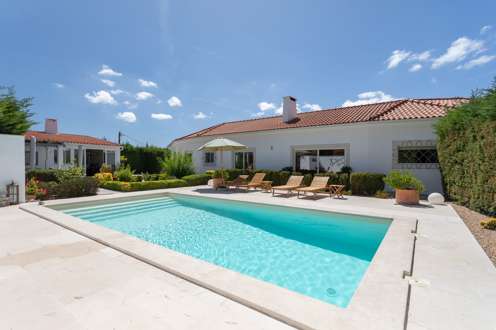 Alenquer | Moradia Térrea T3+1 c/ Piscina, Jardim e Vista Vinícola